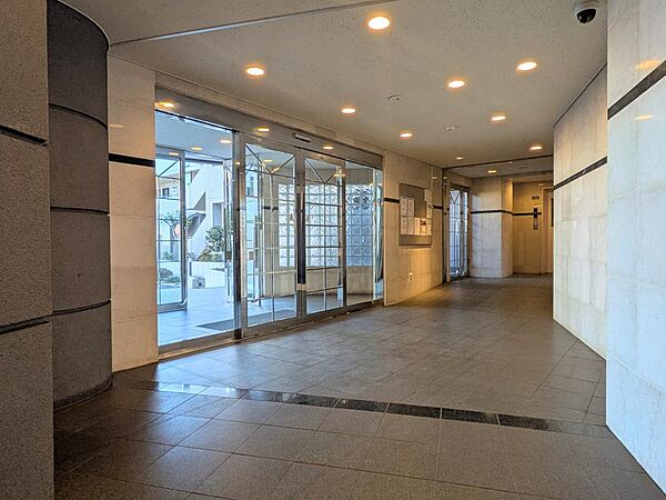 清潔感のあるエントランス