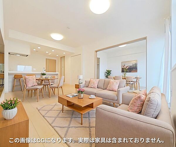 新規リフォーム済みの美しいリビングダイニング。フラット対面キッチンにより家族の会話が弾むレイアウトです。