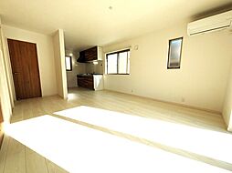 アンドスロープI 1 1階3LDKのリビング/ダイニング