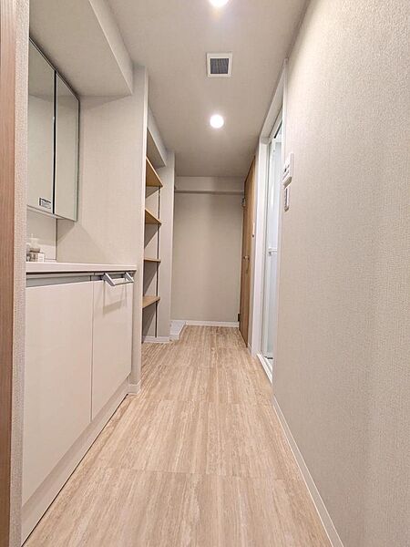 忙しい朝に嬉しい独立洗面台。