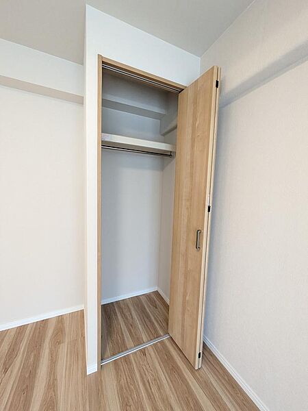 奥行のある収納で、お荷物が多くてもたくさん収納できて便利。