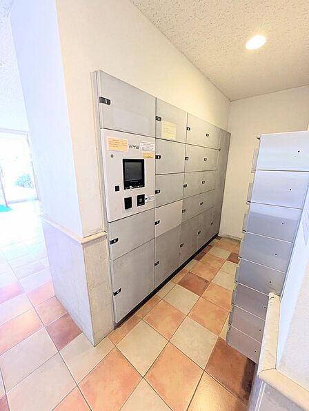 宅配BOXもあり、不在時でも安心です♪