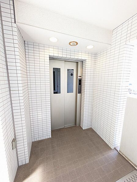 エレベーターがあり、雨の日でも濡れないです♪