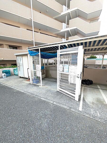 敷地内にゴミ捨て場がございます♪