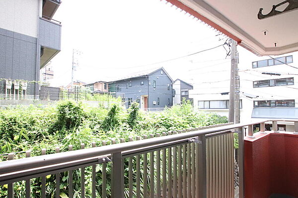 南西向きバルコニーからの景色です。(2026年7月撮影)