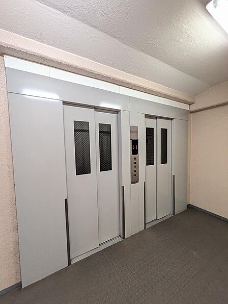 建物にはエレベーターが完備されております！4階のお部屋まで階段では中々大変ですよね、ぜひエレベーターを利用ください！（2026年7月撮影）