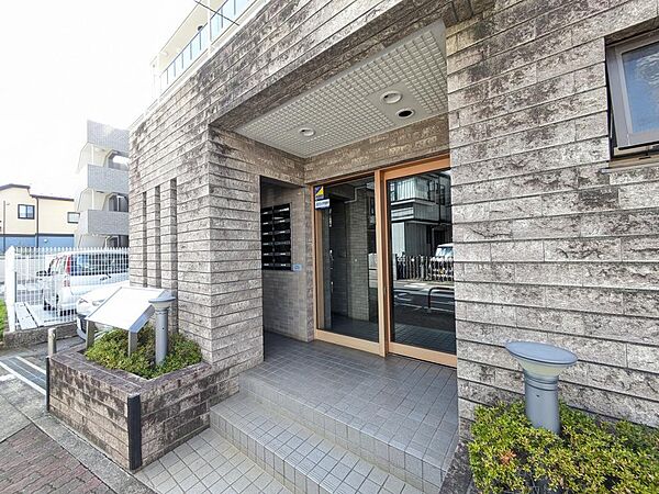 毎日の安心を支えるオートロック。プライバシーも守られる住まい（2026年8月撮影）