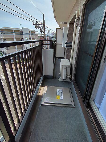 南向きの日当たりの良いバルコニー