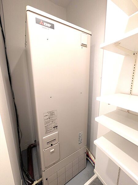 安心・安全な暮らしを支えるオール電化の電気温水器！火を使わずにお湯を沸かすため、小さなお子様がいるファミリーも安心。
