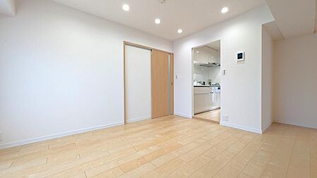ライフステージや用途に合わせて、間取りを自由にカスタマイズできる賢い住まいです。空間の広がりと使い勝手の良さを、ぜひ現地で体感してください。