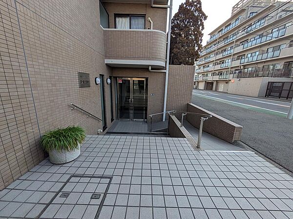 スロープ付エントランス
