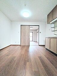 ハーツハイムトレジャー 203 2階2DKのリビング/ダイニング