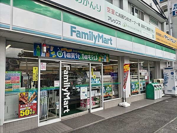 ファミリーマート土呂駅前店まで370m