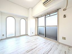 ロイヤルアネックスベイフロント 507 5階1Kのリビング/ダイニング