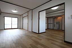 エムワイ小坂 203 2階2LDKのリビング/ダイニング