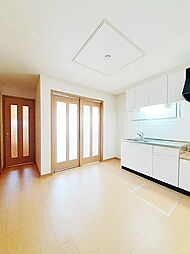 JR豊肥本線 武蔵塚駅 5.9kmの賃貸アパート 1階2DKのリビング/ダイニング