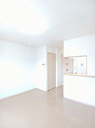 プロムナードIII 202 2階1LDKのリビング/ダイニング