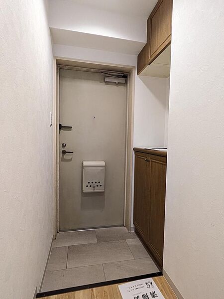 シューズボックスは、ご家族分の靴もたっぷり収納できます♪シンプルで使いやすい玄関です。