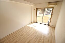 ストゥディオ 102 1階1Kのリビング/ダイニング