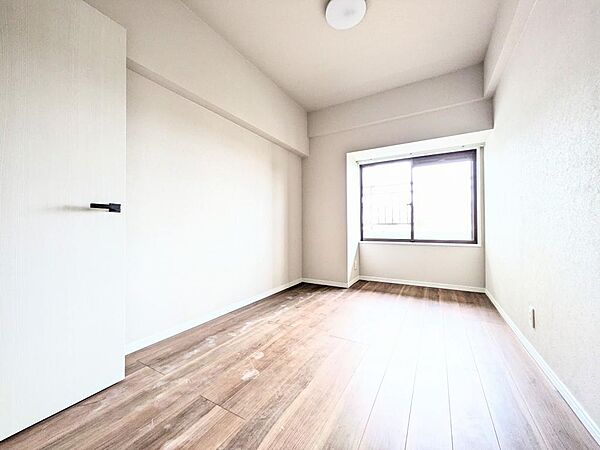 北側洋室3.8帖☆全部屋収納付きで嬉しい(^^♪