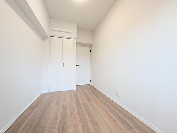 北側洋室5.1帖☆全部屋収納付きで嬉しい(^^♪