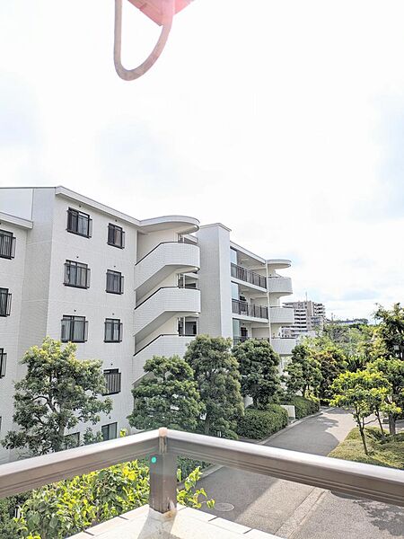 視線を遮るような高い建物が目の前にないため、お日様もしっかり当たります☆