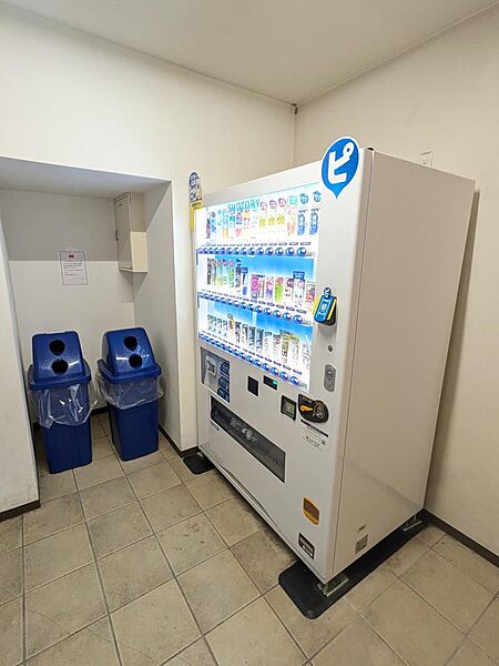 エントランスに自販機あり