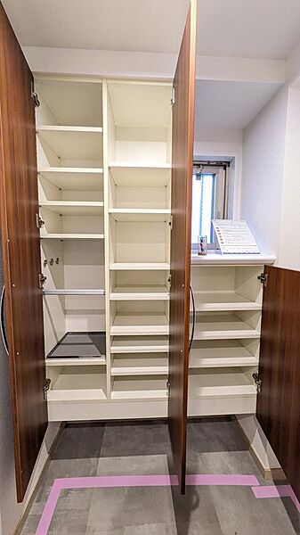 大型のシューズボックス付き！