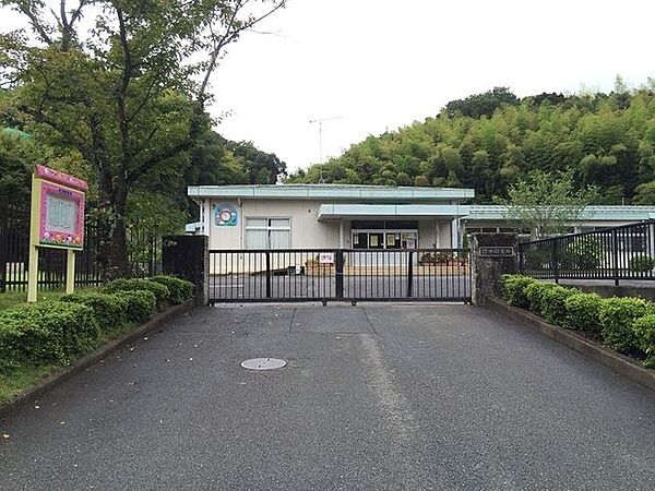 舞鶴市中保育所：保育理念：すべての子ども一人一人の　すこやかな育ちと幸せを願い　福祉の役割を担う入所対象年齢：6か月から就学前 350m