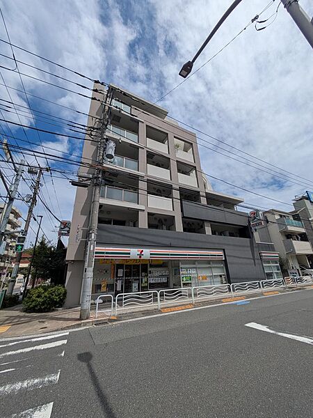 セブンイレブンまで約187ｍです。