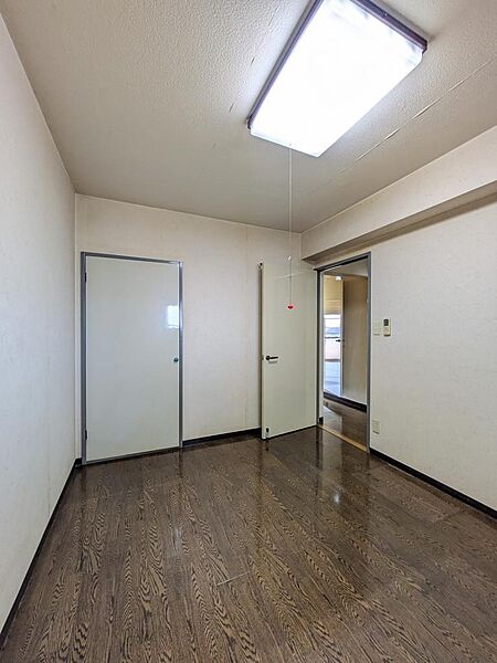 リフォーム前の写真です、床・クロス張替え予定（撮影日：２０２６年４月１２日）