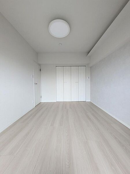 6.2帖の洋室♪柱の出っ張りがなく形が奇麗ですので、身支度もゆとりをもってできます♪（撮影日：2026/4/13）