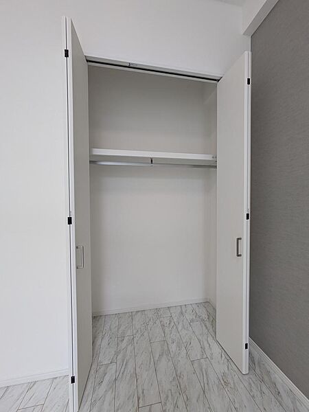 北側6.4帖の洋室のクローゼット。収納力のあるクローゼットは居室を綺麗に保つうえで欠かせない存在♪（2026年4月13日撮影）
