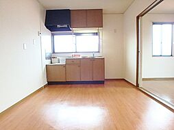 クレセント港南 202 2階2DKのリビング/ダイニング