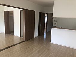 沖縄都市モノレール 安里駅 徒歩4分の賃貸マンション 4階2LDKのリビング/ダイニング