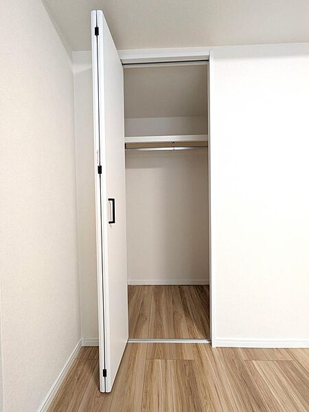 7.8帖の洋室の収納です♪
