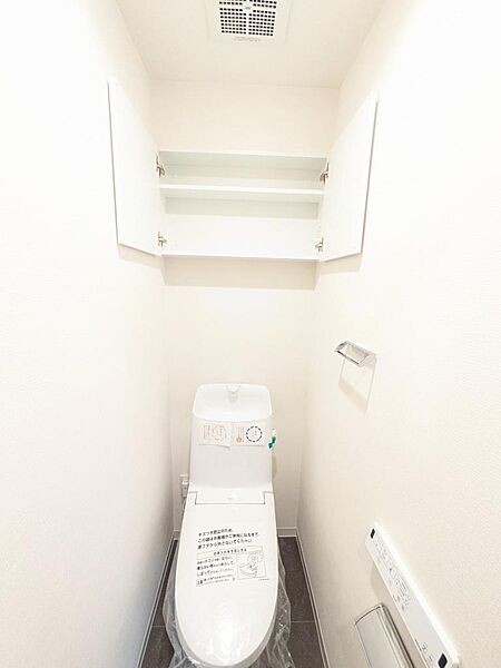 トイレの上部には収納