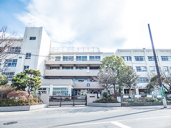 市川市立富美浜小学校（1070m）