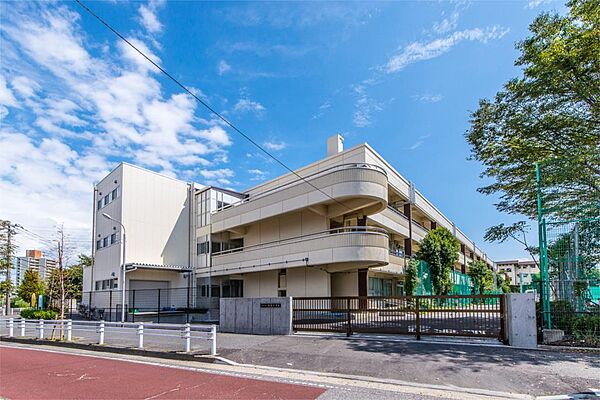 浦安市立浦安中学校（1190m）