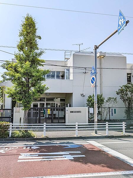 見明川認定こども園まで徒歩5分。
