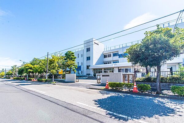 浦安市立見明川小学校（650m）