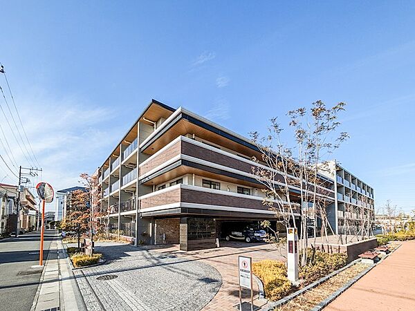 2020年2月築、ミサワホーム旧分譲の当マンションはシニア向け分譲マンションです。老人ホームとは異なり、ご家族との同居も可能です。