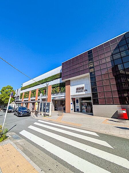 東京メトロ東西線「浦安」駅利用可（「海楽」バス停徒歩3分・バス乗車4分）。2路線利用可能な立地。