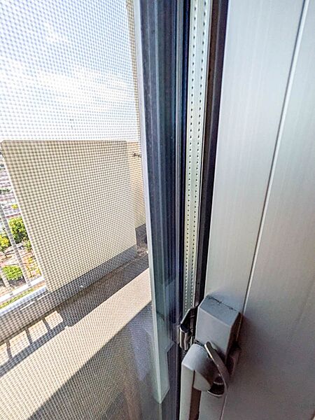 2020年11月にカバー工法による窓サッシ更新工事を実施済み。気密性や遮音性に配慮された仕様です。