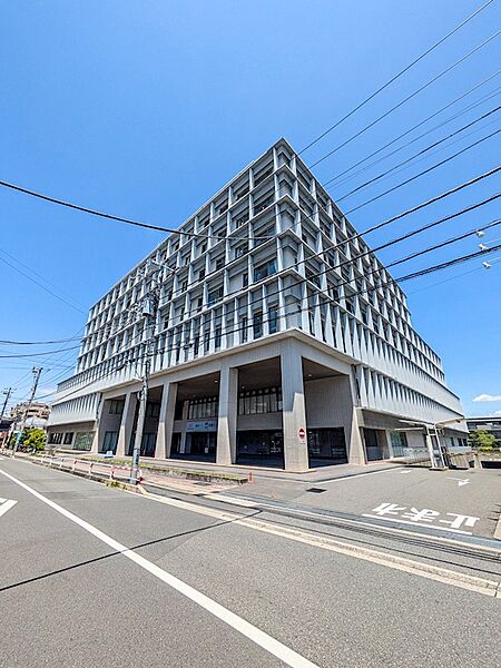 東京ベイ・浦安市川医療センターまで徒歩5分。総合病院が身近に揃う安心感のある立地環境です。