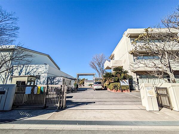 浦安市立舞浜小学校（880m）