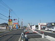 県道341号線梅林堂本店・JOYFIT熊谷の信号を右折