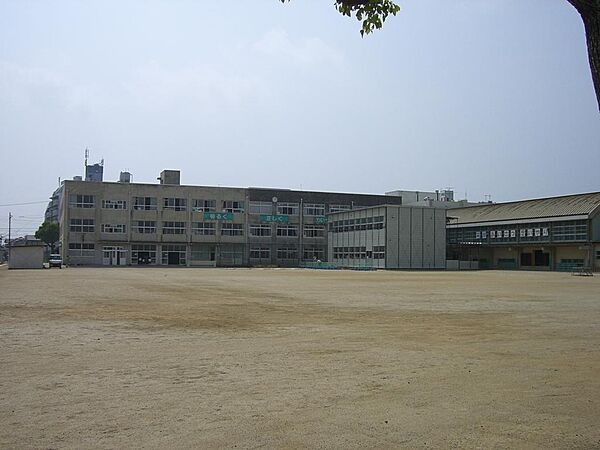 画像19:吉田方小学校まで、徒歩約５分