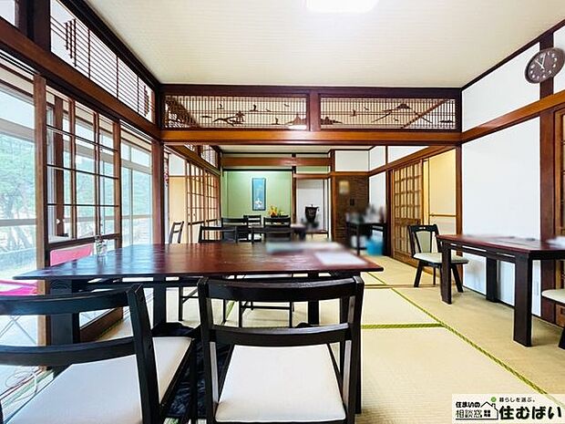 和室の3部屋の内2部屋はつながっており、約14帖の大広間としてご利用いただけます♪骨董品等を飾ることができる床の間がより趣のある住空間を演出しています。