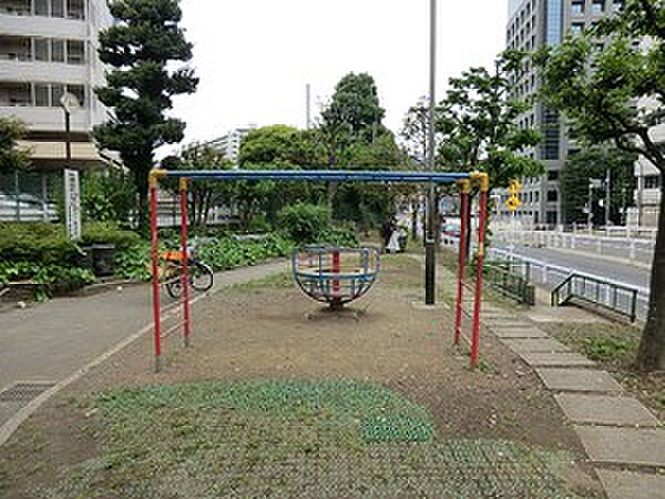 周辺環境:大久保三角公園